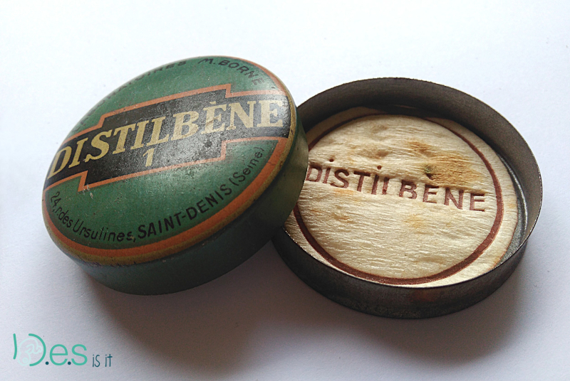 <p>Boite de Distilbène® bleue dosée à 1mgr de diethylstilbestrol par les laboratoires M Borne France.</p>