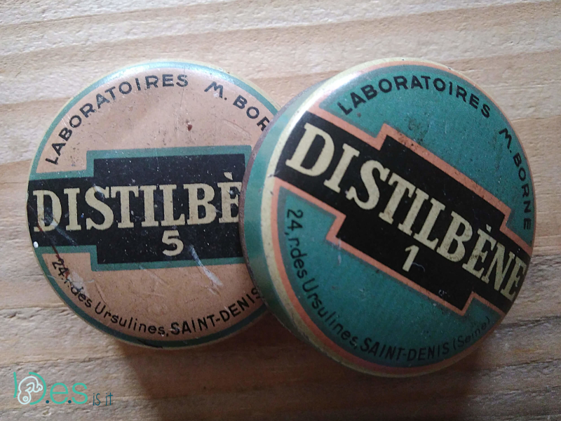 Boites de Distilbène bleue dosée à 1mgr et rouge dosée à 5mgr de diethylstilbestrol par les laboratoires M Borne