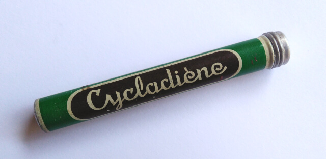 Cycladiène® medicine box - Tube of 20 tablets. Each tablet contain 1/2 mg dienestrol, Nonsteroidal estrogen similar to diethylstilbestrol - Bruneau and Cie laboratories.